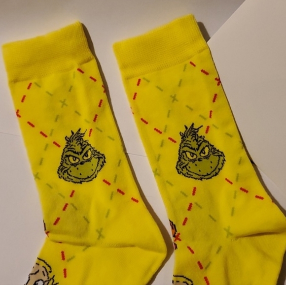 McDonald's Grinch Socks Yellow With Cindy Lou Who And Max And Grinch 2025 Promo - Picture 6 of 7